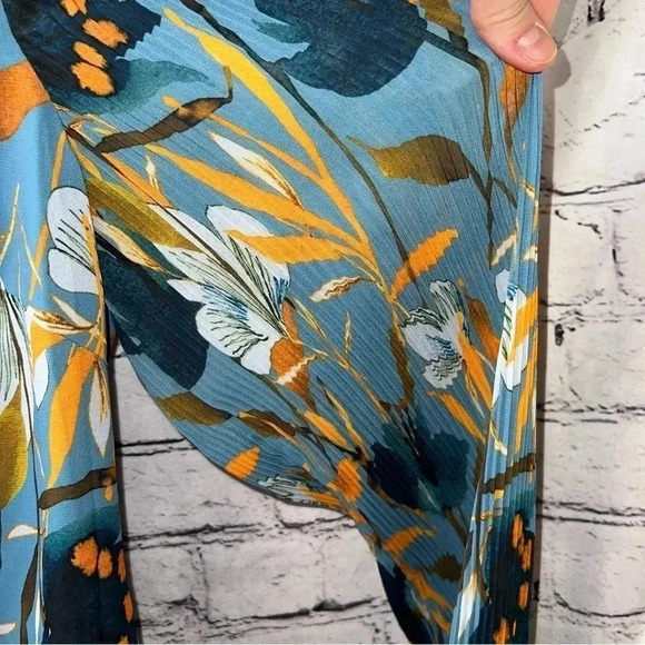 Milly Women’s Blue Floral V Neck Blouse with Bell Sleeve Detail Size Small New - Picture 5 of 10